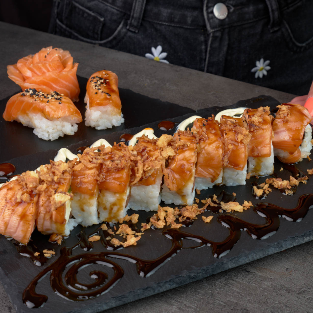 Publicité réalisée pour les réseaux sociaux des sushis O’Sushis à Issoire, visuel créé dans le cadre des services de communication à Clermont-Ferrand, exemple de réalisation en communication 360° à Clermont par Clap Agency.